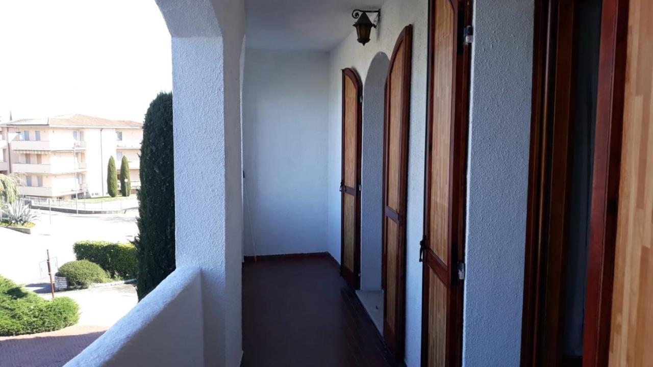 Mattia'S House On Garda Lake Пескьера-дель-Гарда Экстерьер фото