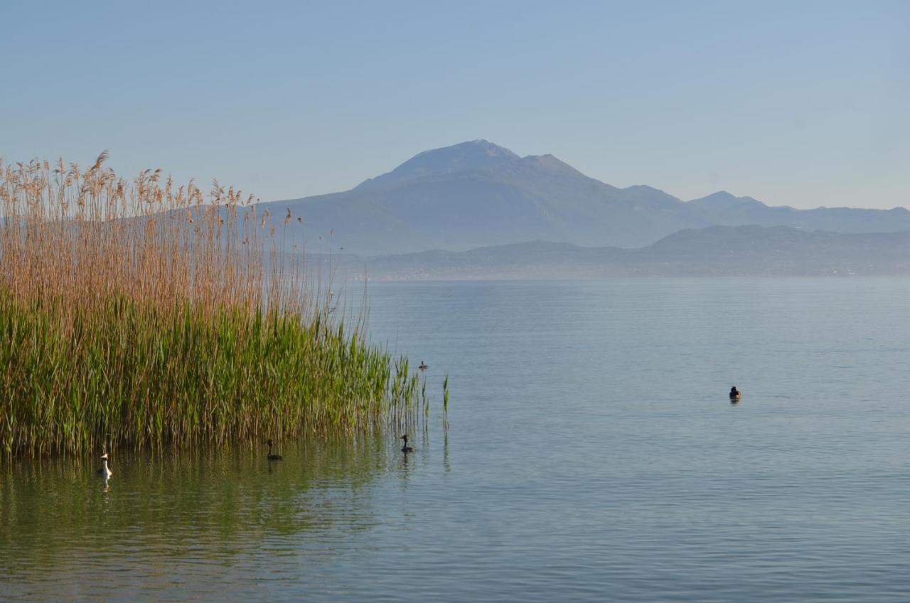 Апартаменты Mattia'S House On Garda Lake Пескьера-дель-Гарда Экстерьер фото